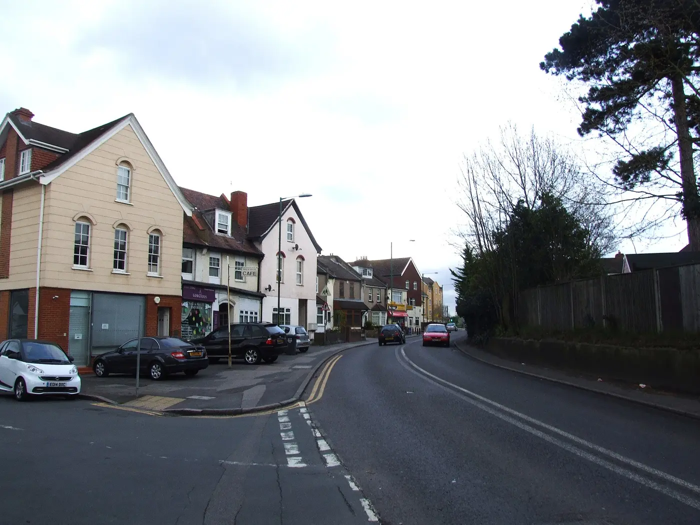 Detached and semi-detached suburban houses along Old Bexley Lane